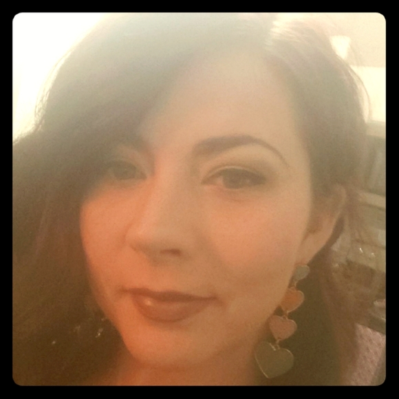 Meet your Posher Dani Bee 🐝 - Picture 1 of 1